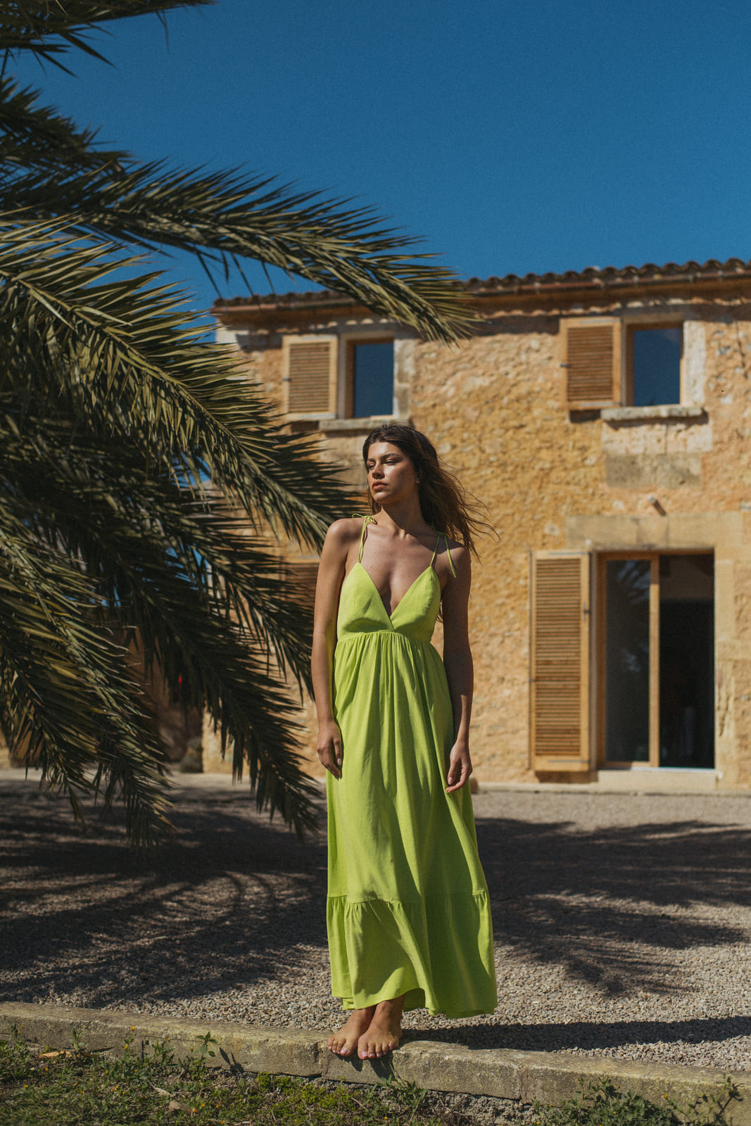 VESTITO IN LINO VERDE LIME CON SPALLINE INCROCIATE