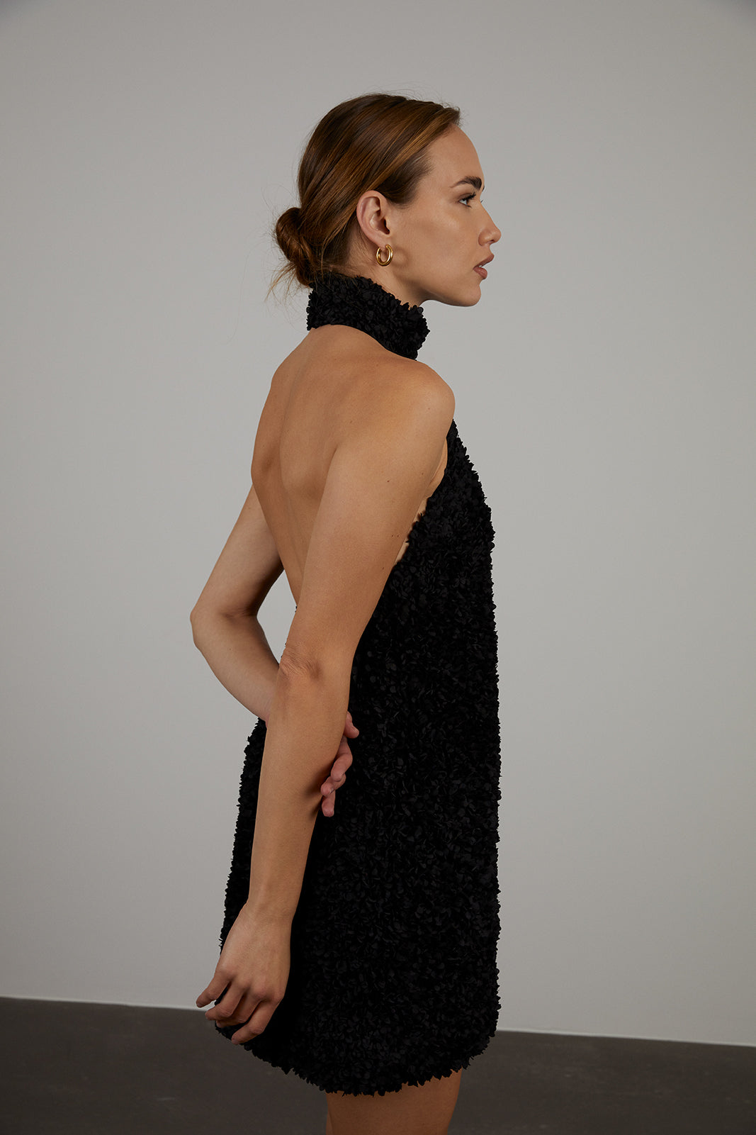 ROBE COURTE PÉTALES NOIR
