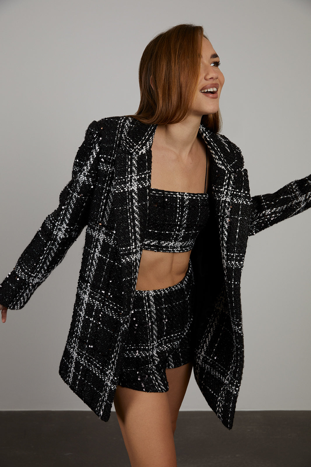 BLAZER OVERSIZED LANTEJOULAS PRETO