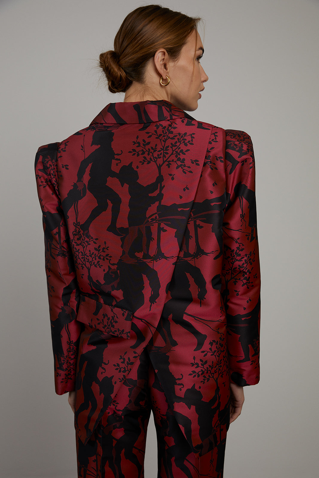 RED OVERSIZED JACQUARD FIGURATIVE PRINT