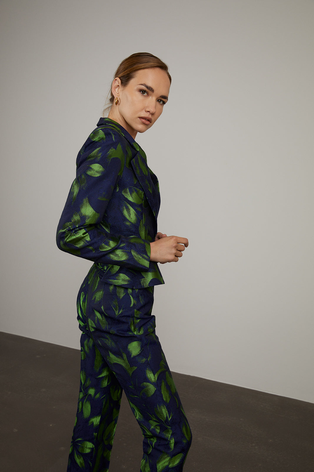 PANTALON AZUL ESTRUCTURADO ESTAMPADO JACQUARD VERDE