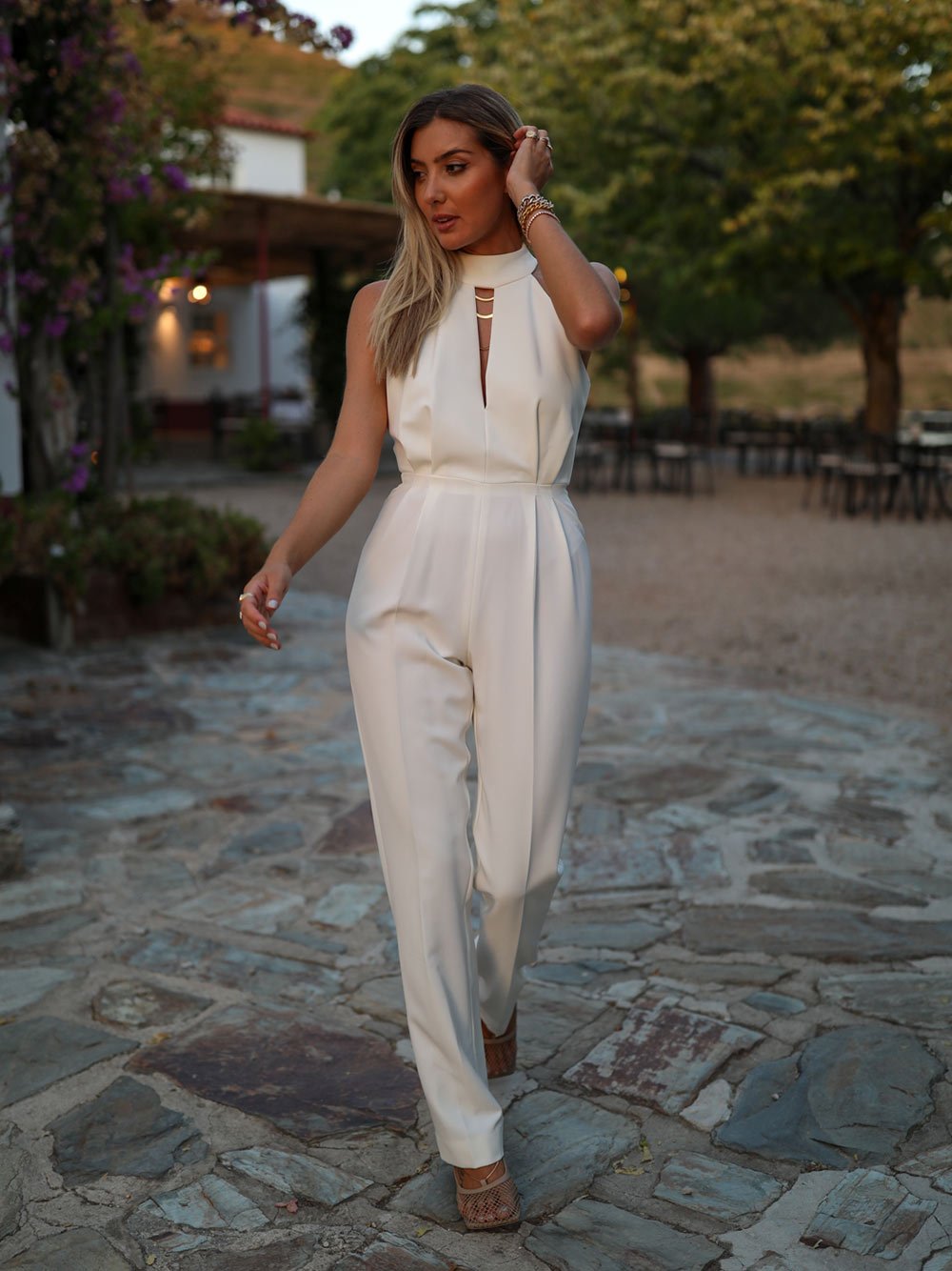 WHITE JUMPSUIT WITH COLLAR