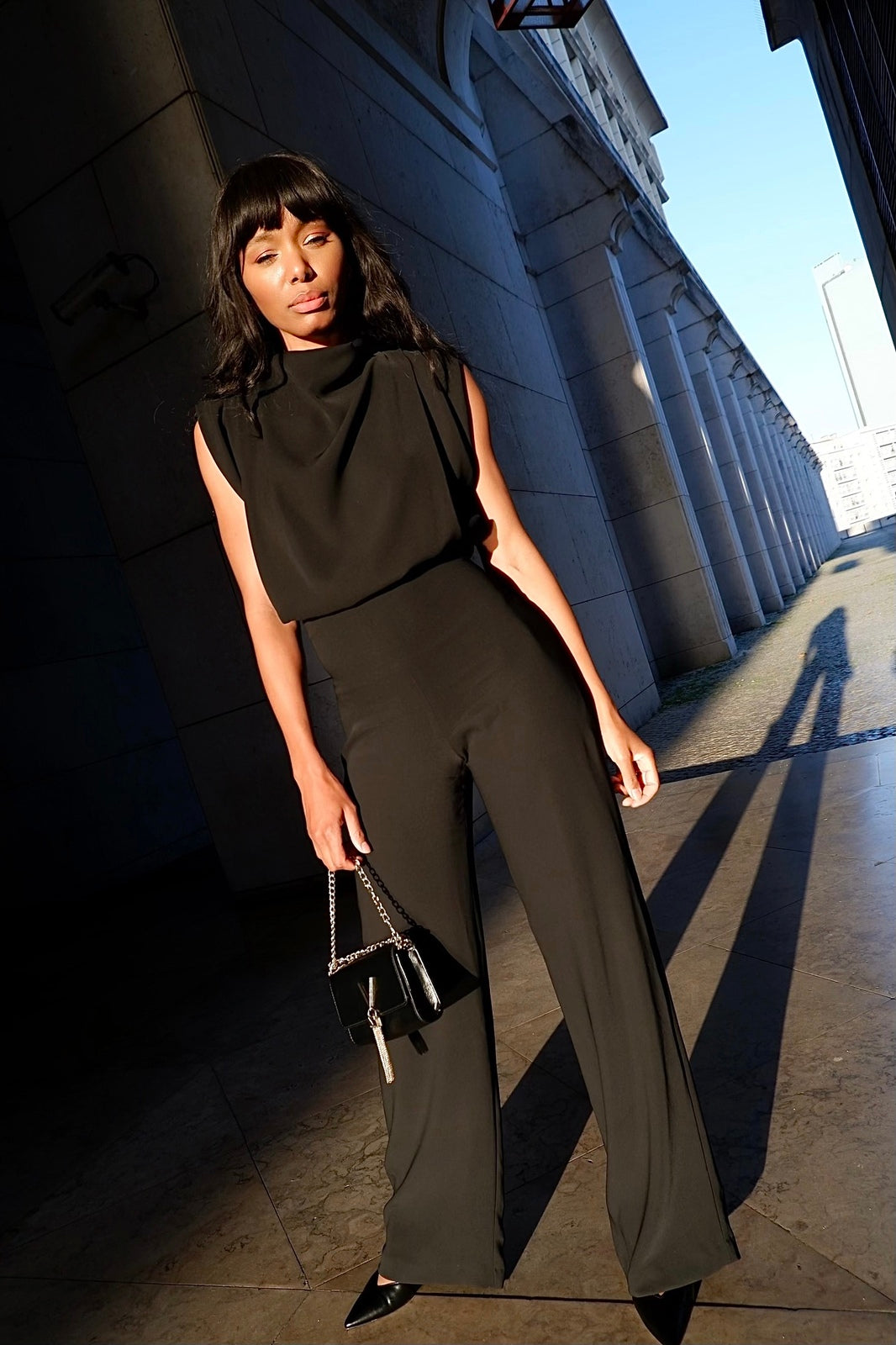 BLACK SLEEVELESS JUMPSUIT