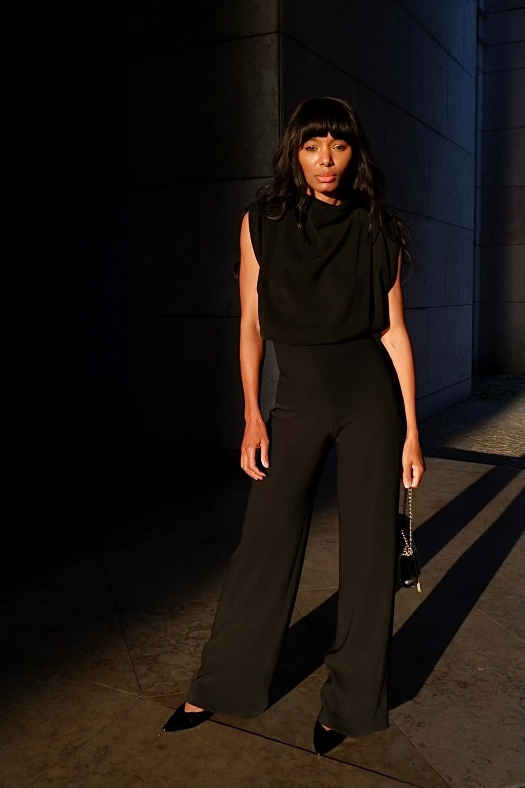 BLACK SLEEVELESS JUMPSUIT