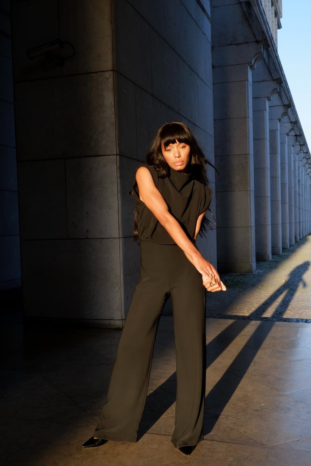 BLACK SLEEVELESS JUMPSUIT