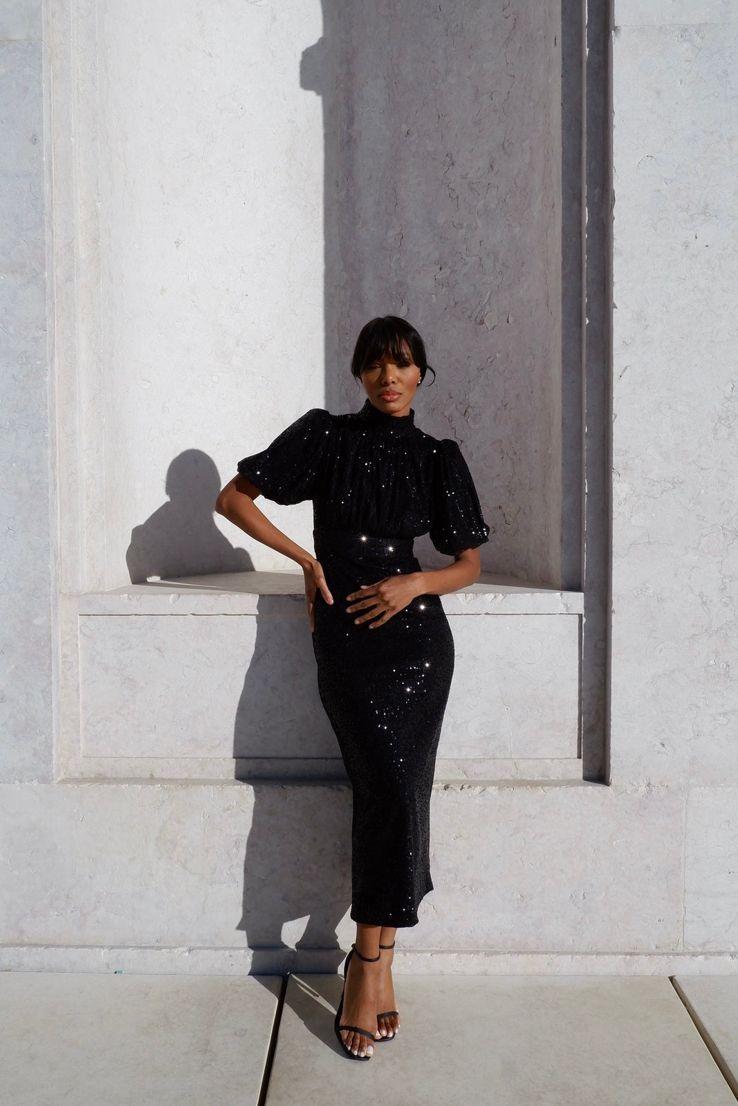 BLACK SEQUIN MIDI DRESS WITH PUFANT SLEEVES BLACK SEQUIN MIDI DRESS WITH PUFANT SLEEVES